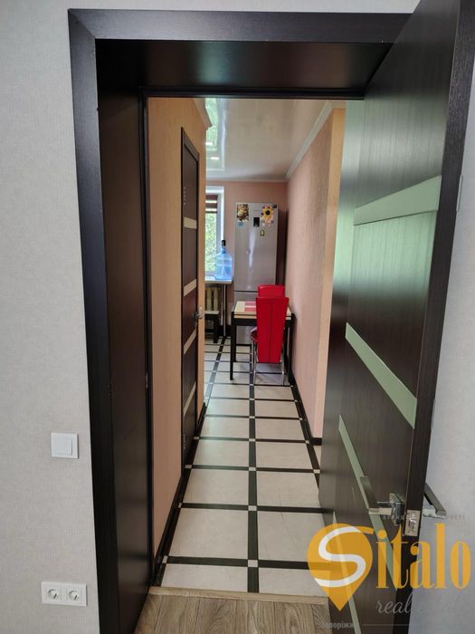 Продам двокімнатну з ремонтом та меблями, космос (020)