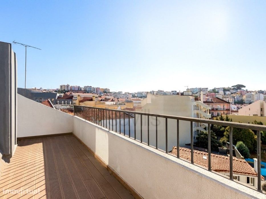 Apartamento T2 duplex com garagem, em Arroios, Lisboa