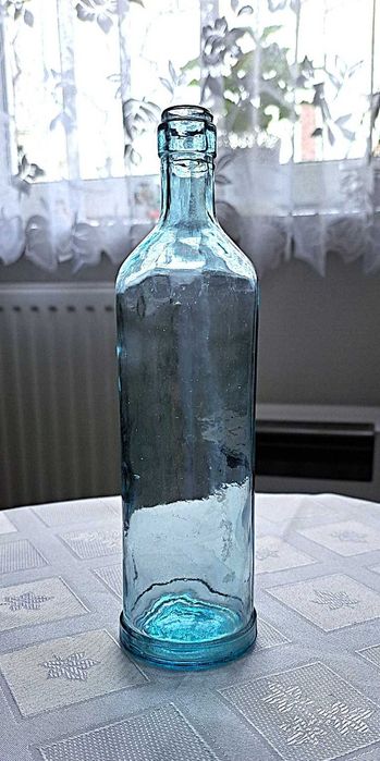 Przedwojenna butelka (po wódce) stan: igła