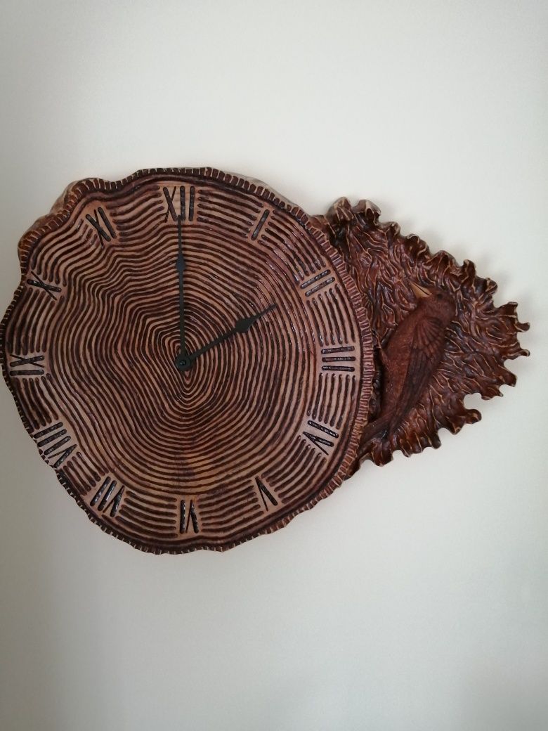 Zegar drewniany ręcznie rzeźbiony