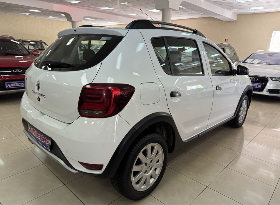 Renault Sandero Stepway 0.9i 12V АКПП 2017 р.в. (90 к.с.)