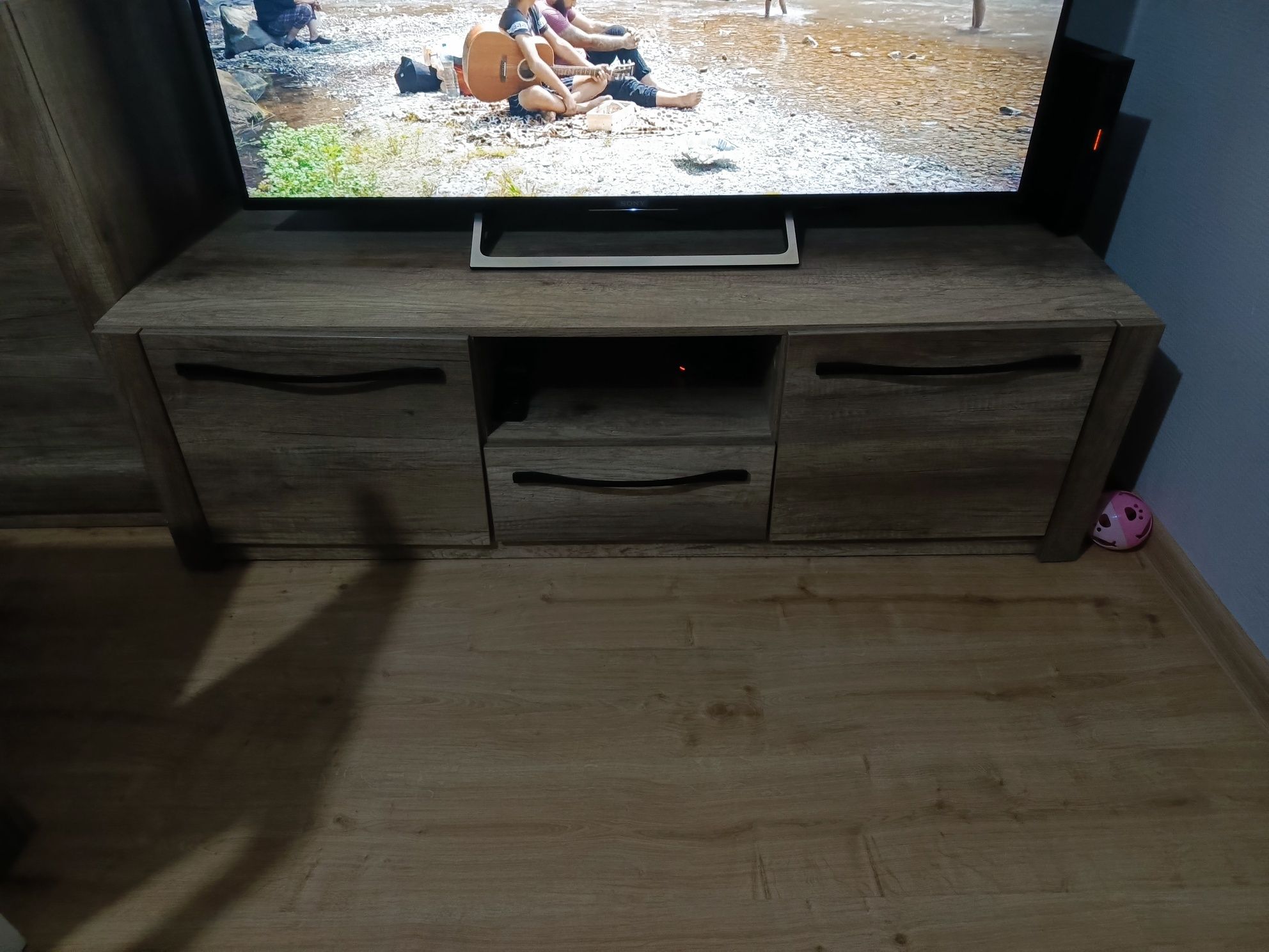 Meble do salonu z krzesłami