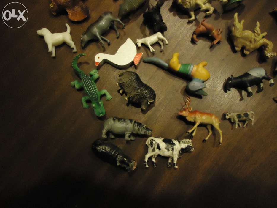 Bonecos PVC antigos de várias colecções, incluindo animais
