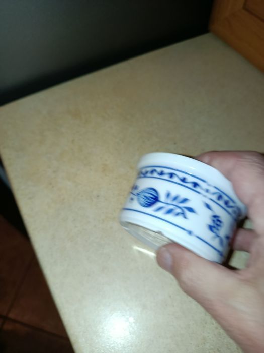 Śliczna stara czarka porcelana Kahla