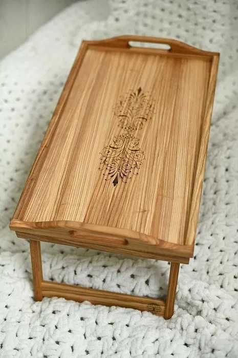 Stół wykonany jest z
jesion Wymiary