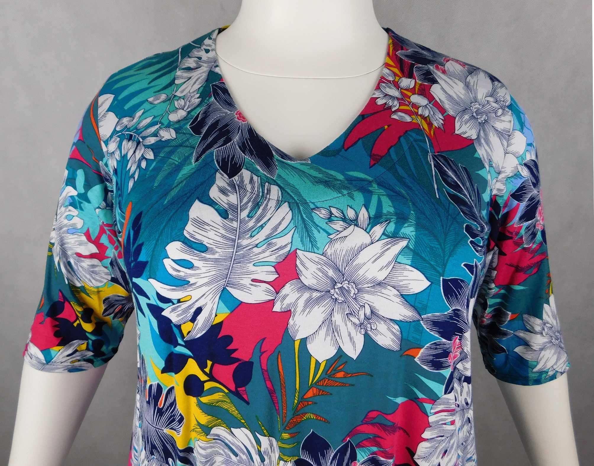 Bluzka rozkloszowana w serek Plus Size 4XL - 62/64