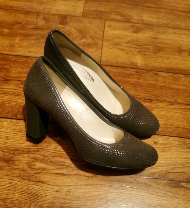 Buty na obcasie 38