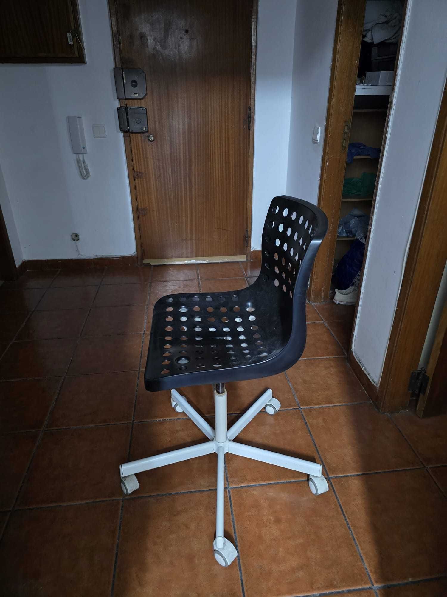 Cadeira giratoria IKEA