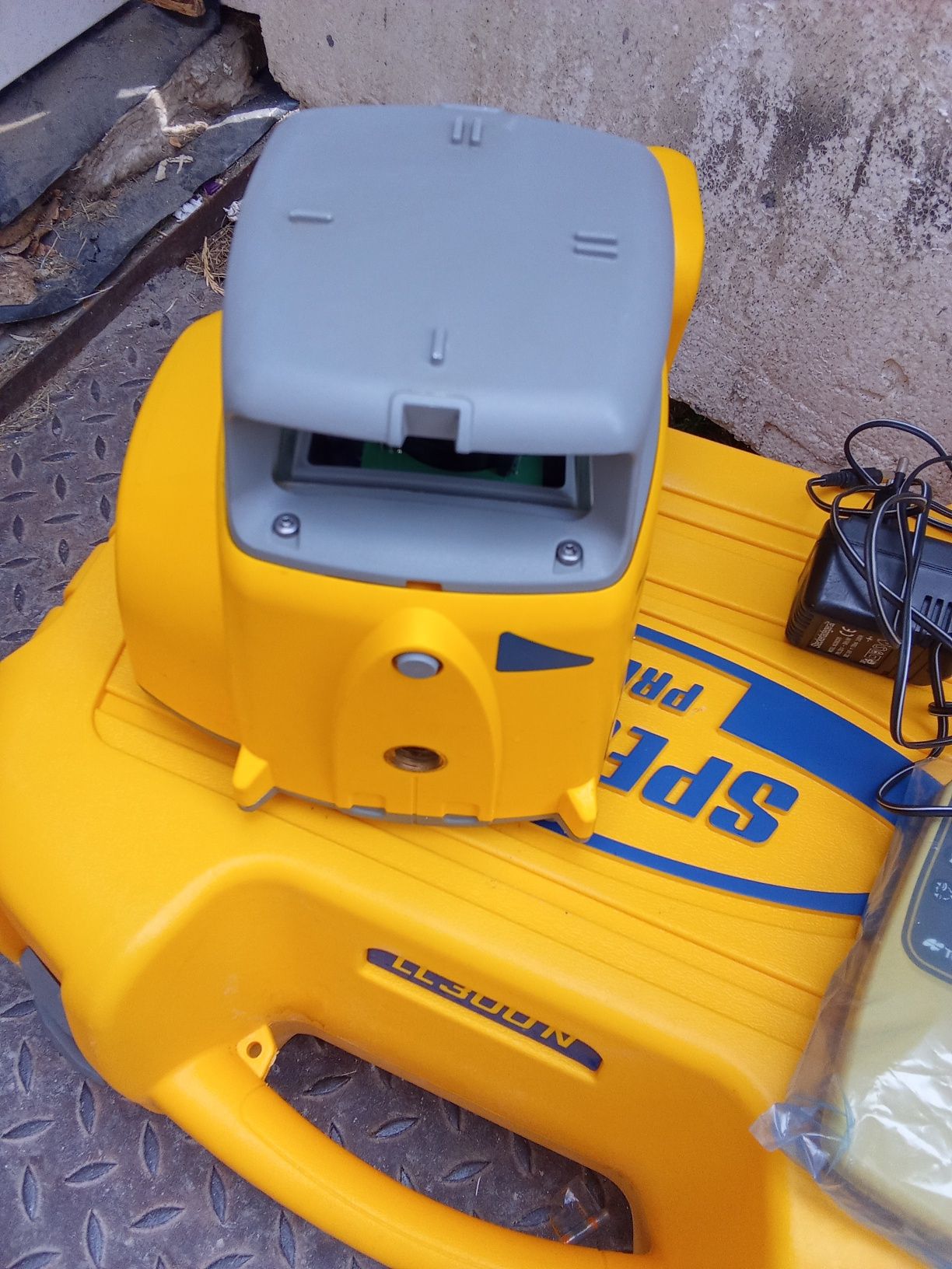 Niwelator Spectra ll300N