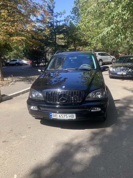 Мерсес ML в отличном состоянии. Полностью обслужен.