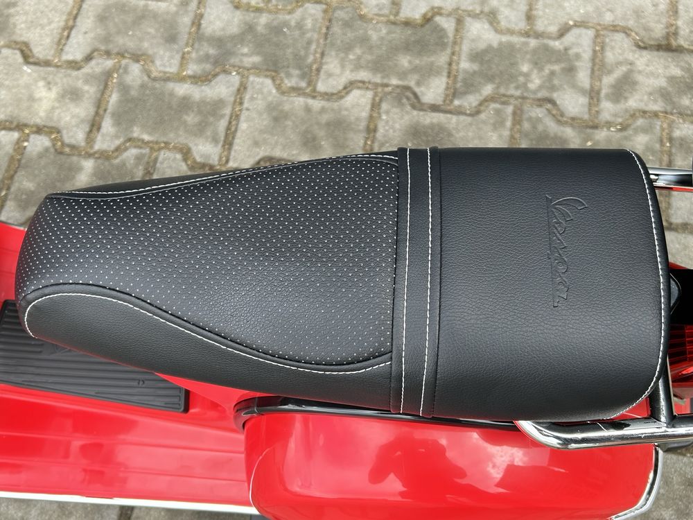 Motor Skuter na akumulator dla dzieci Vespa Czerwony 12V Skóra