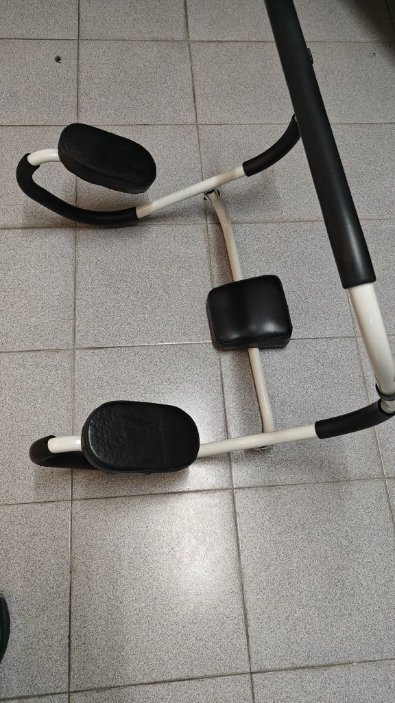 Aparelho para exercício abdominais (tipo Ab roller)