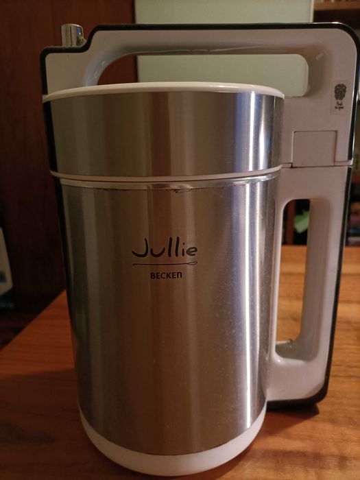Vendo Robot de cozinha (Julie) que serve para fazer sopas e iogurtes
