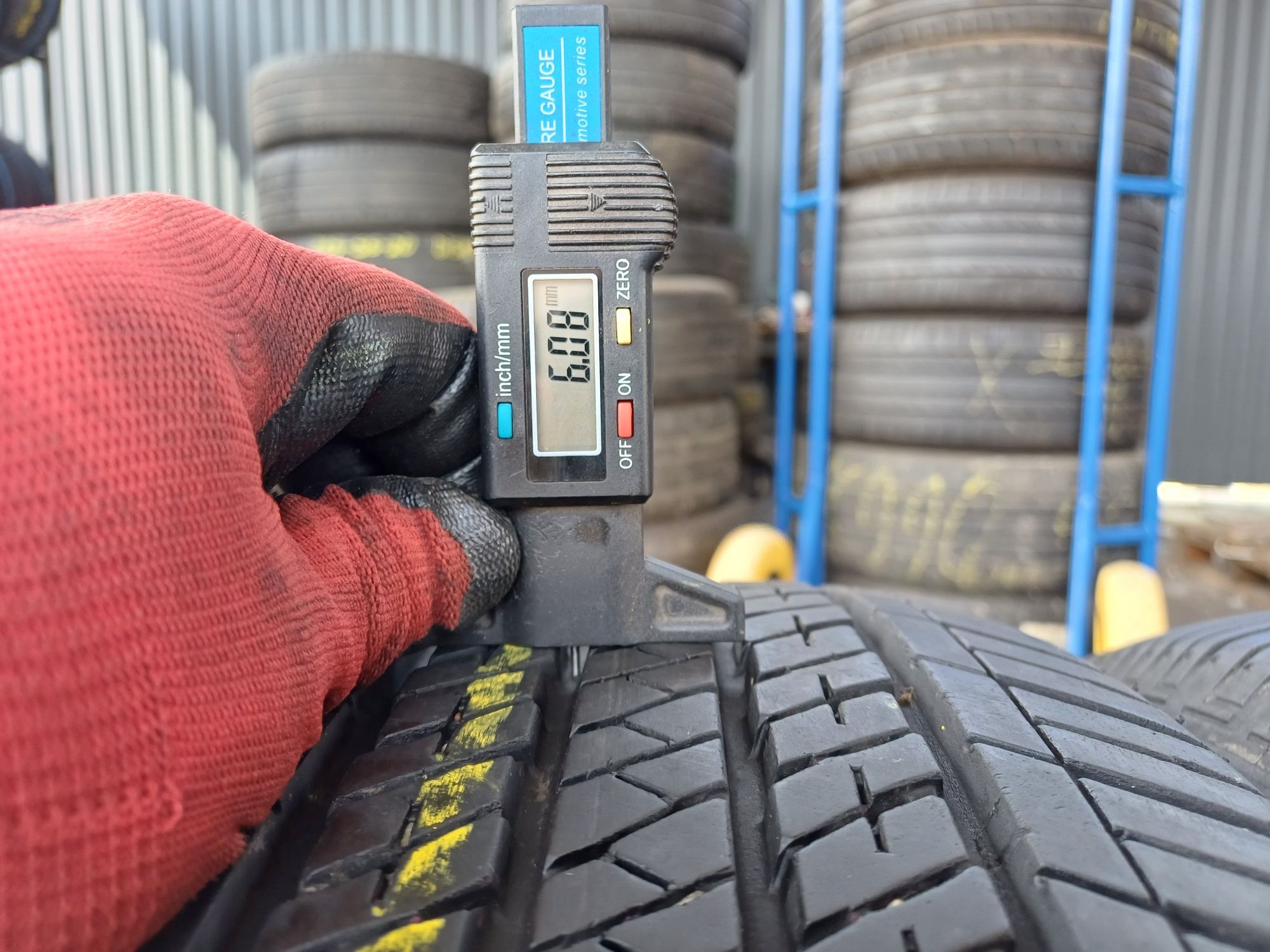 235 55 18 Bridgestone made in Japan
