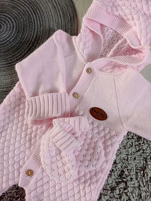 В'язаний комбінезон для дівчинки