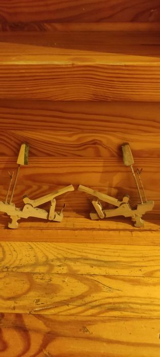 Młoteczek starego pianina mechanizm dźwigienka ozdoba brelok vintage