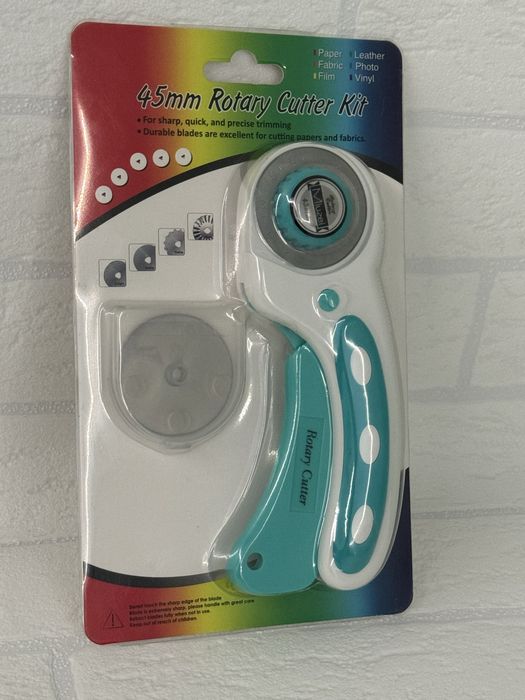 DealKits sturdy rotary cutter