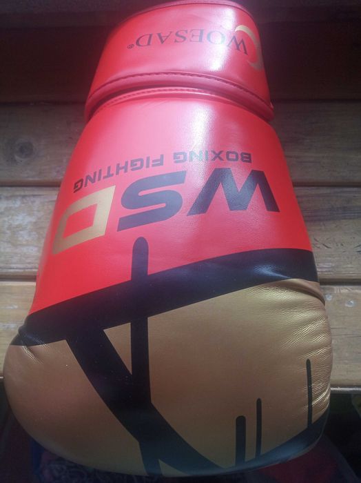 Перчатки боксерские р 12Oz запястье ширина от 8.5 длина 22см красно-зо