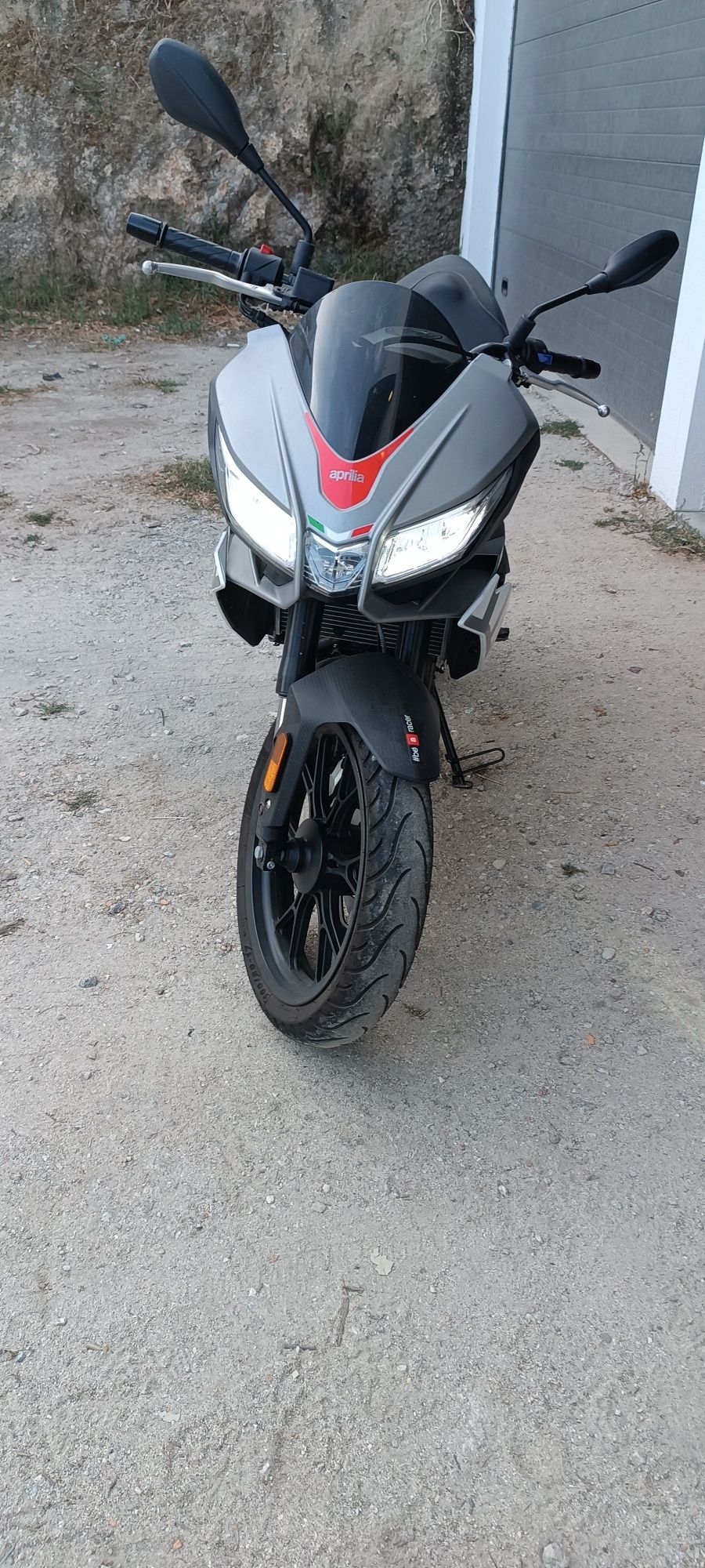 Aprilia tuono 125