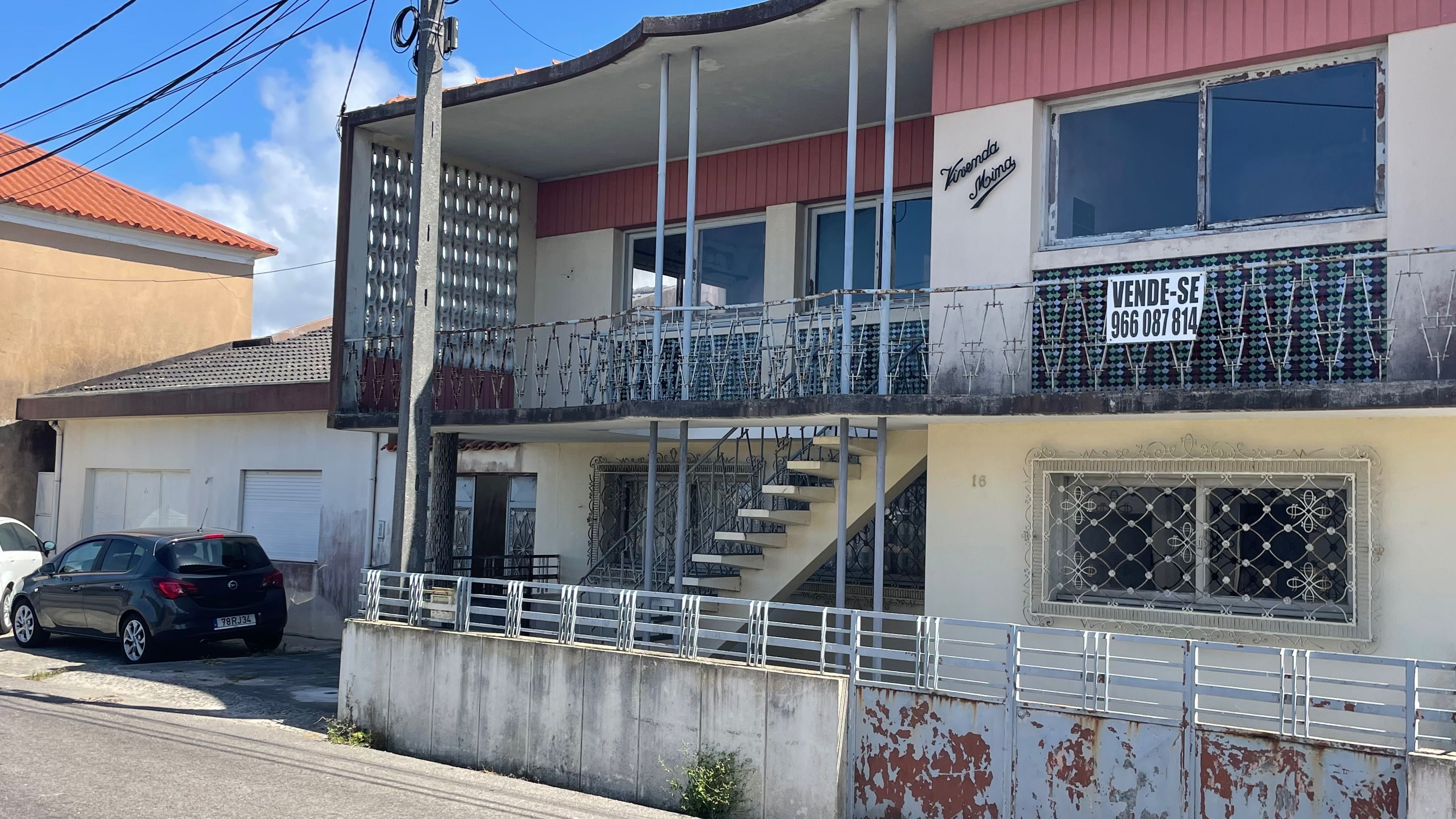 Moradia de três frentes