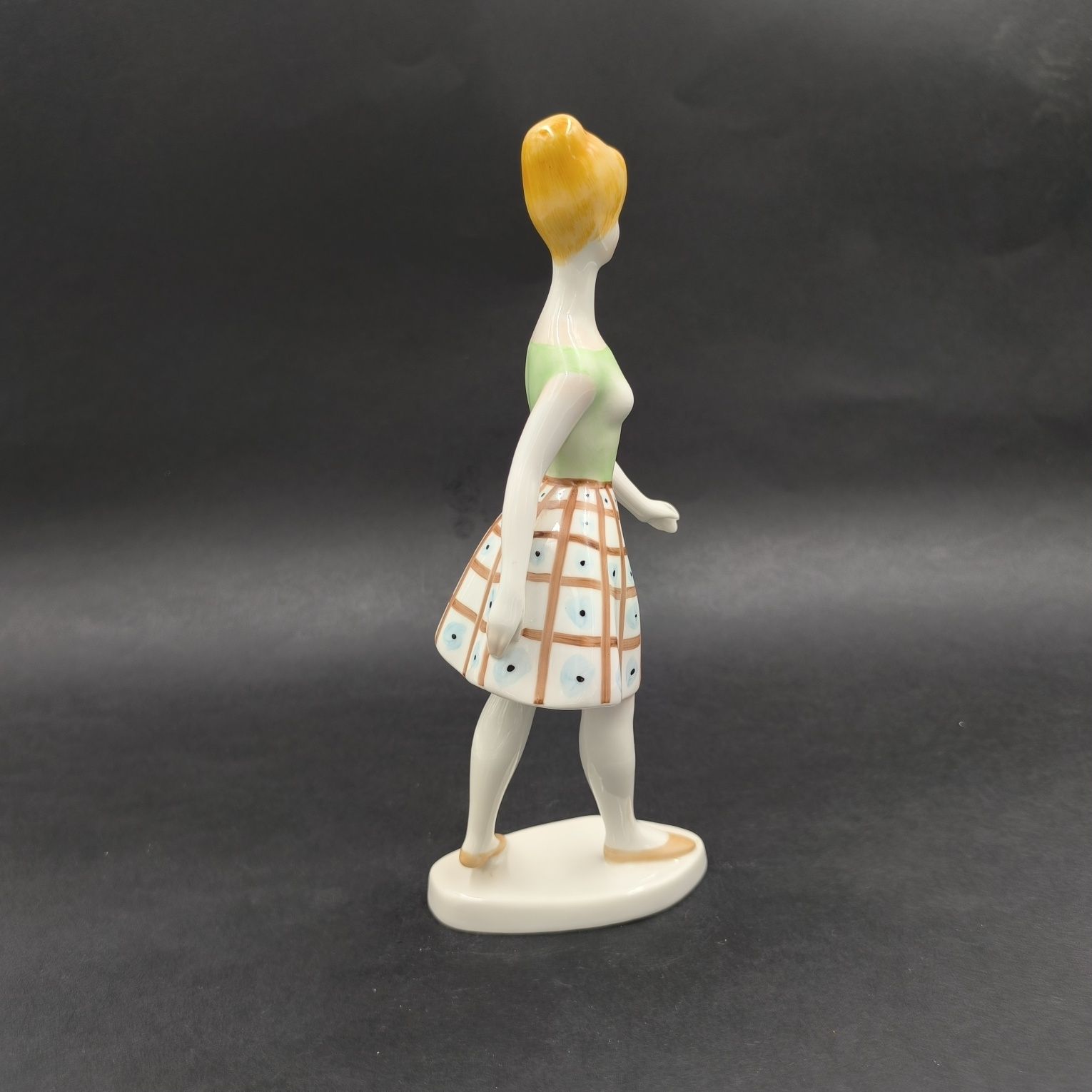 Hollohaza Modelka Figurka Porcelana