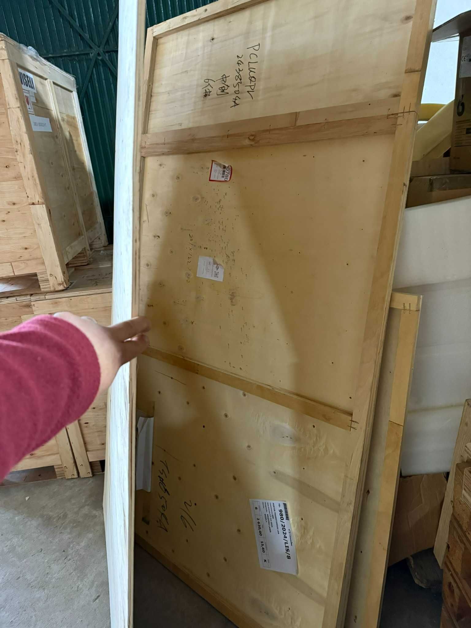 Vendo placas de madeira contraplacadas de caixas paletizadas