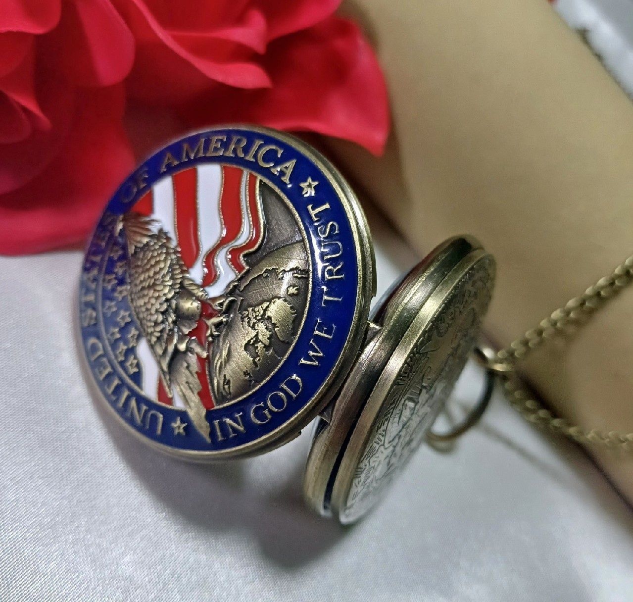Zegarek na łańcuszku- UNITED STATES OF AMERICA