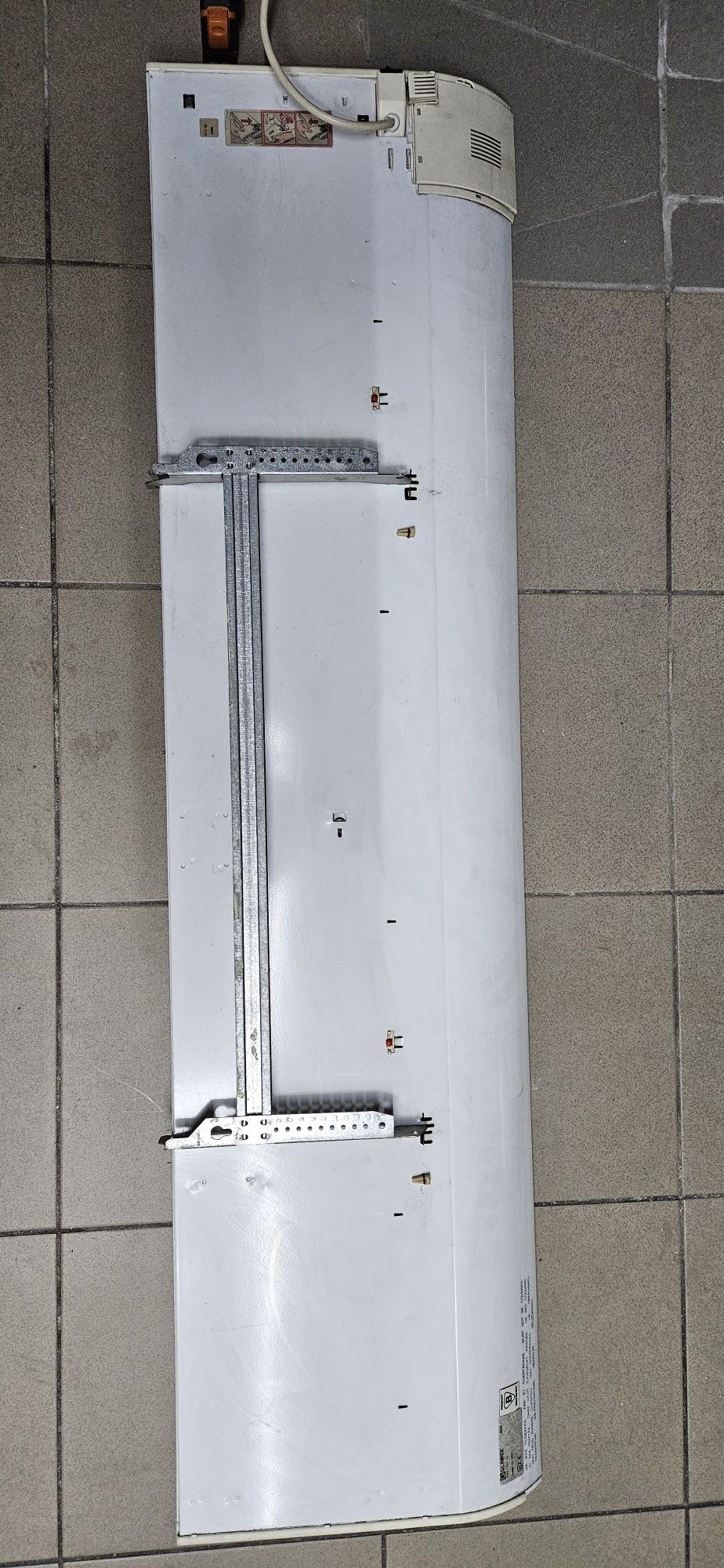 Grzejnik elektryczny naścienny używany 1500W