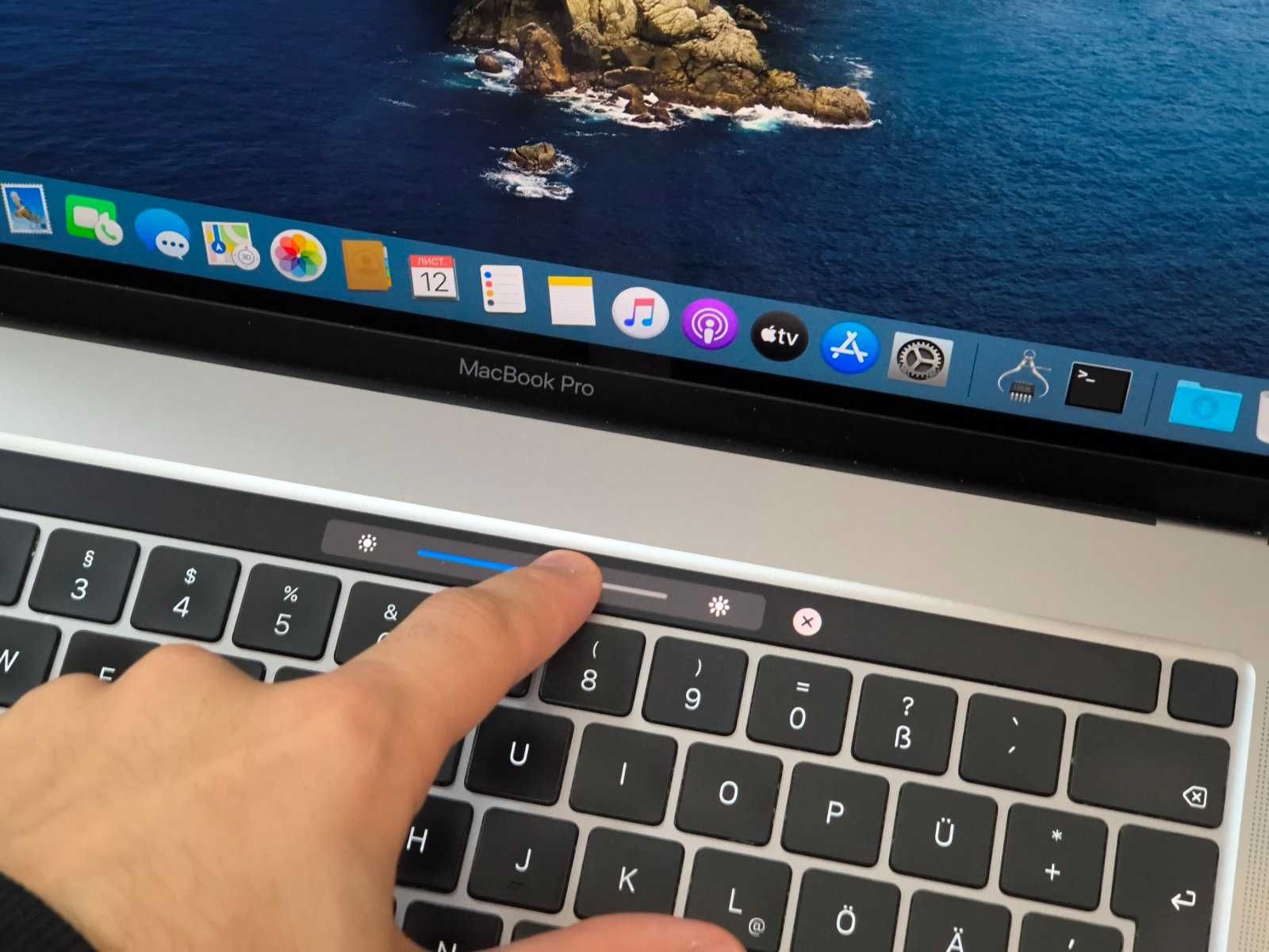 Ноутбук Apple MacBook pro - 16Gb/512Gb-SSD + AMD Radeon Pro 555X-(4Gb)