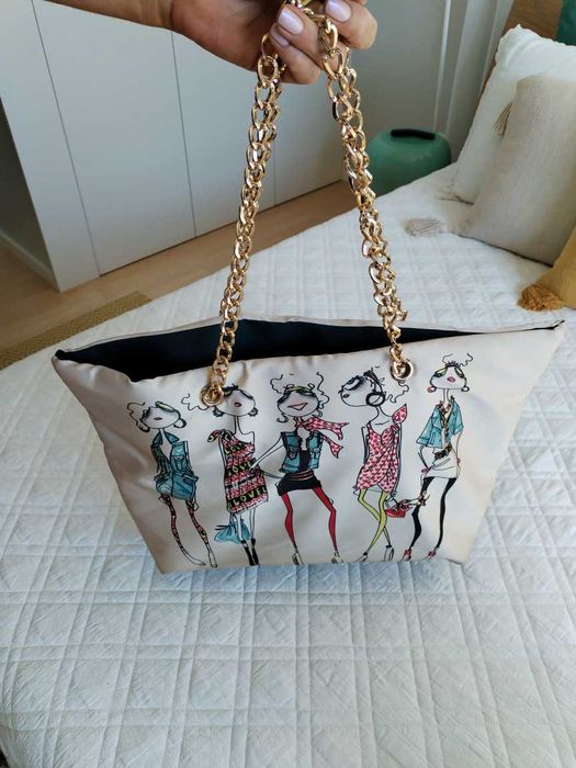 Mala Senhora Moschino