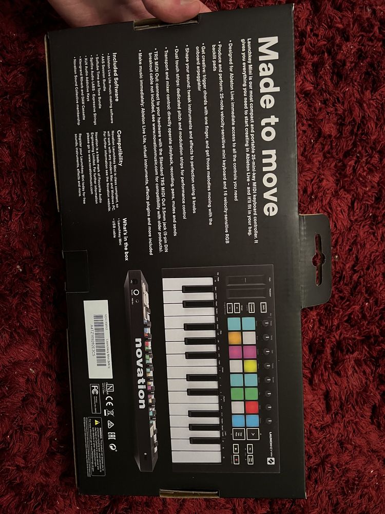 Піаніно midi-клавіатура Novation Launchkey Mini MK3