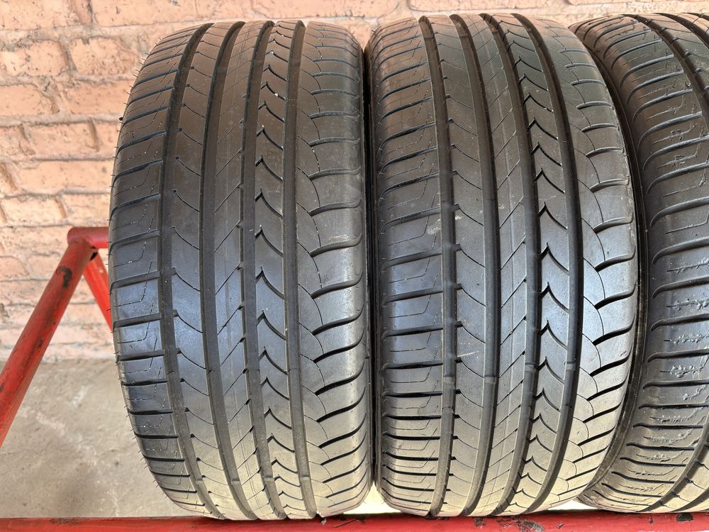 Комплект літніх шин 215/40R17 Good Year