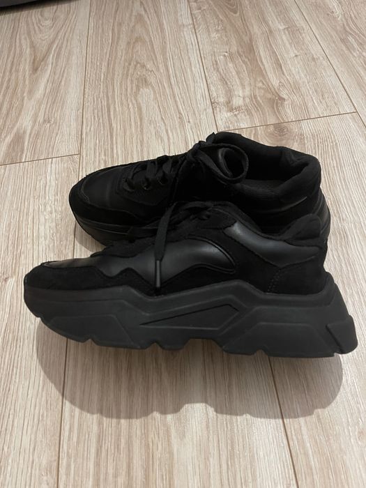 Продам кросівки HM розмір 39(25)