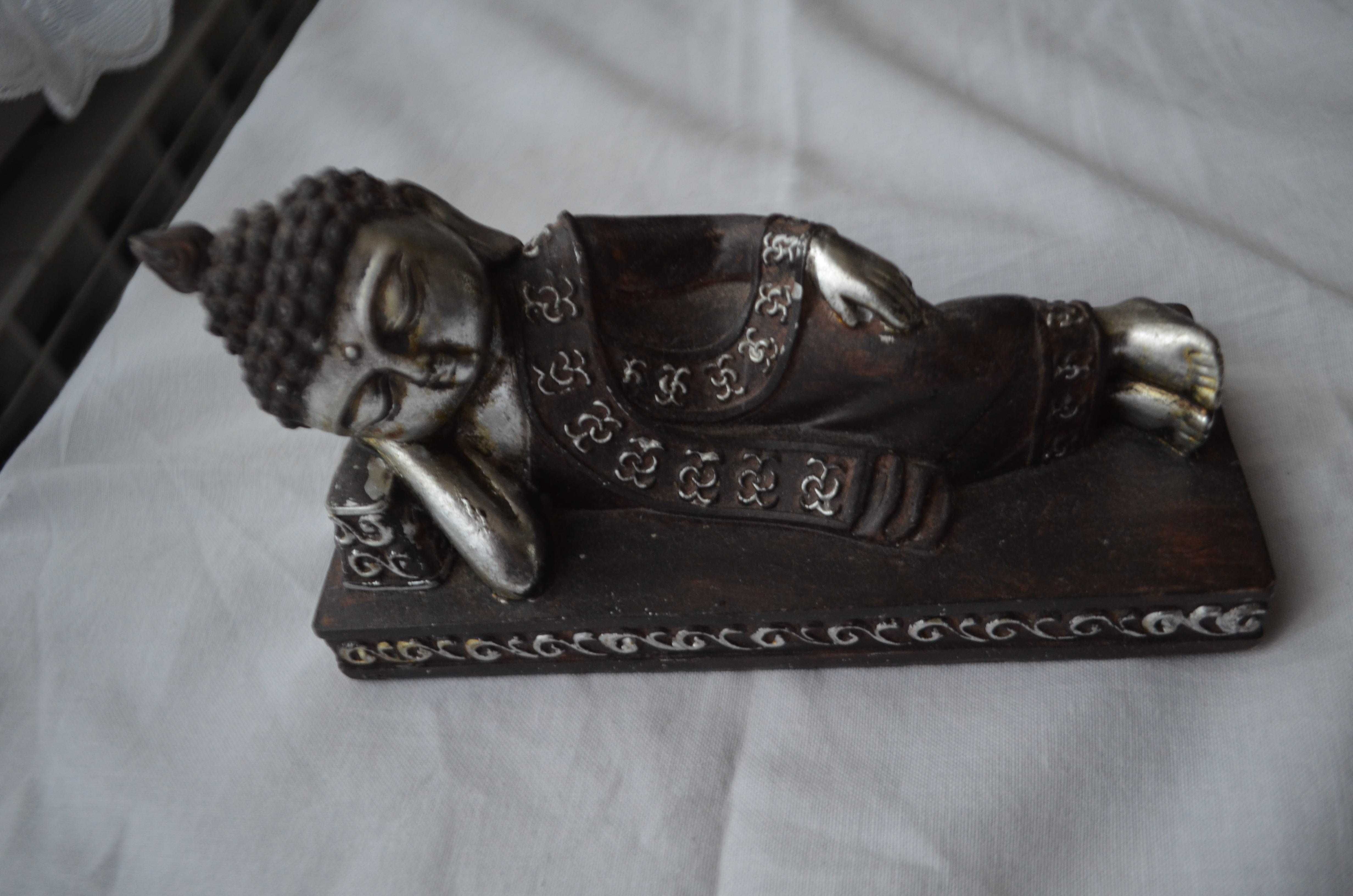 stara figurka Budda Nirvana konglomerat