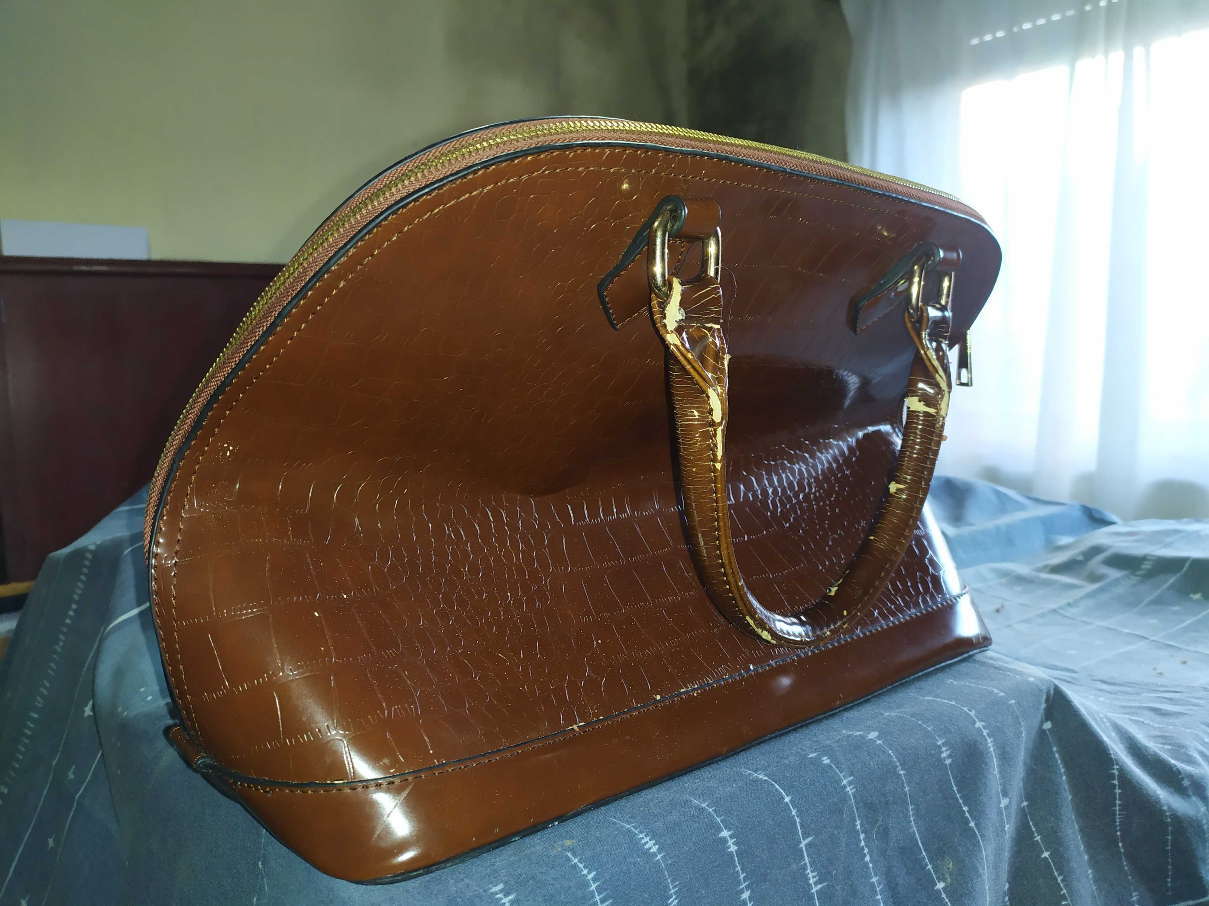 Bolsa de mulher em pele