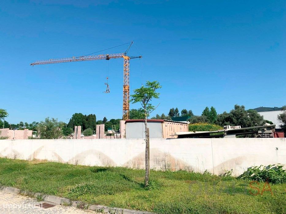 Moradia T3 nova individual térrea com jardim e excelentes áreas em ...