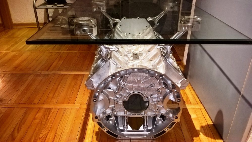 Stół stolik z silnika Mercedes S500 V8 AMG na prezent dla moto fana