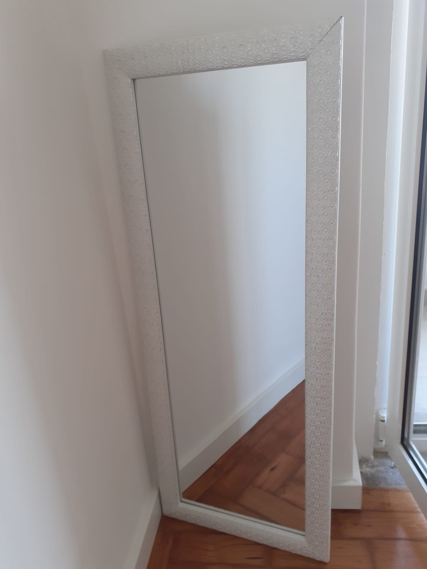 Espelho decorativo moldura em Madeira