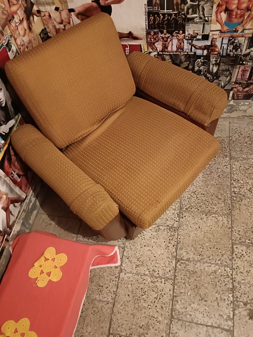 Fotel w starym stylu PRL