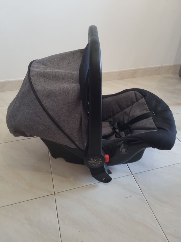 Carrinho de passeio para bebê com ovo