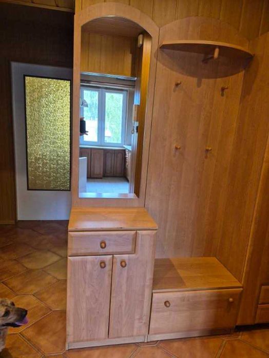 Przedpokój z Lustrem Wieszakiem i Szafą Black Red White