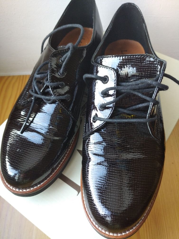 Eleganckie półbuty damskie z lakierowanej skóry marki Lasocki r.37