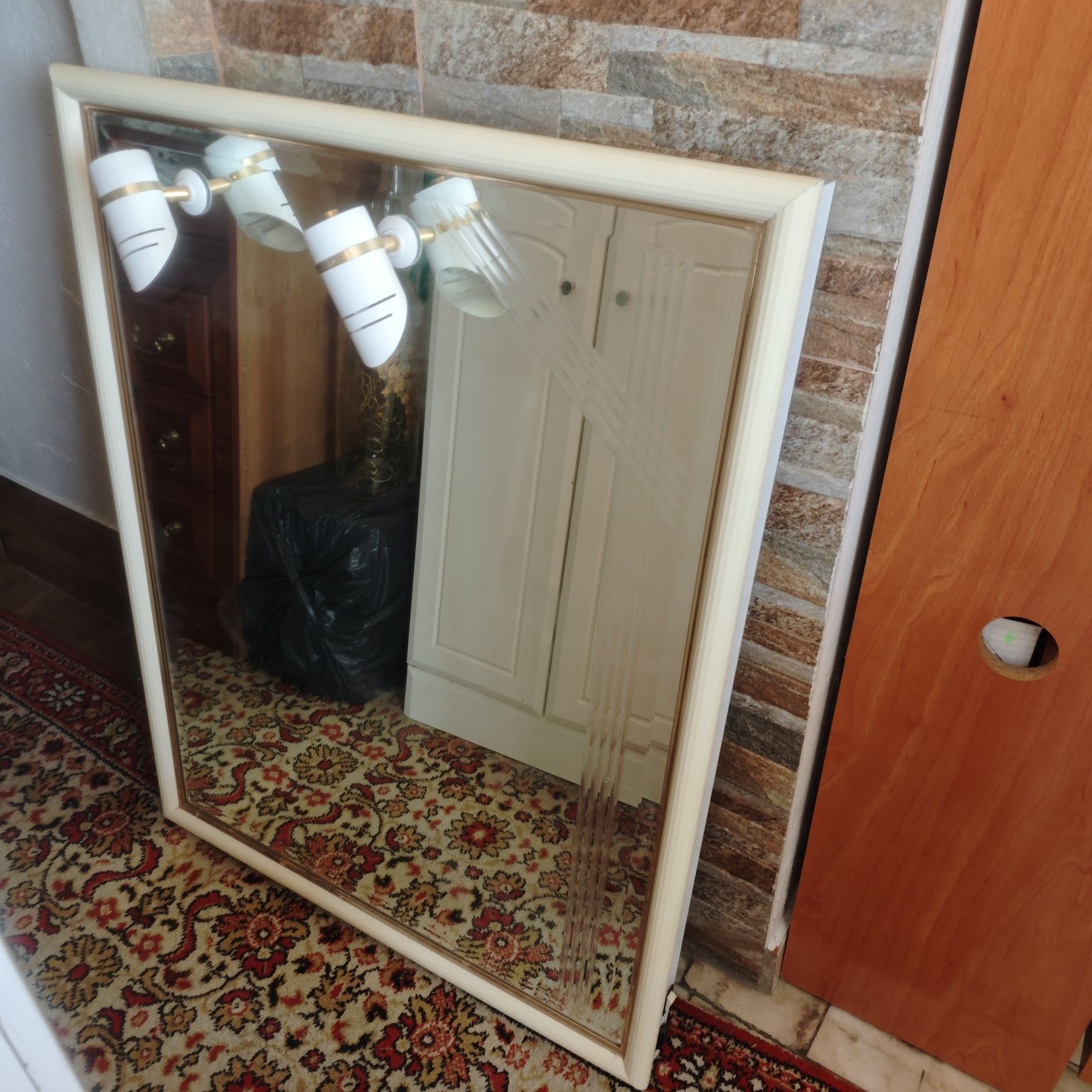 Espelho de casa de banho com luzes