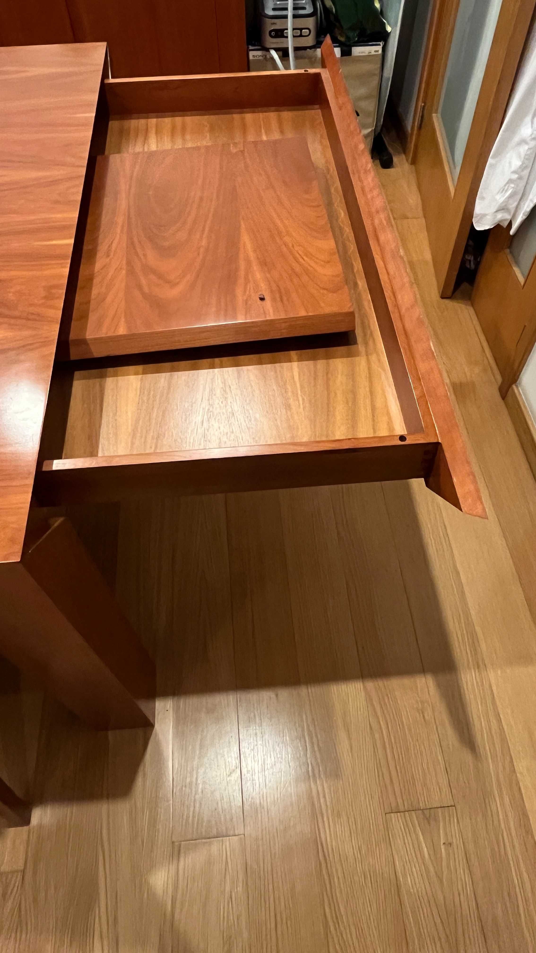 Mobilia de sala (Mesa/Cadeiras + Aparador + Móvel TV) e consola