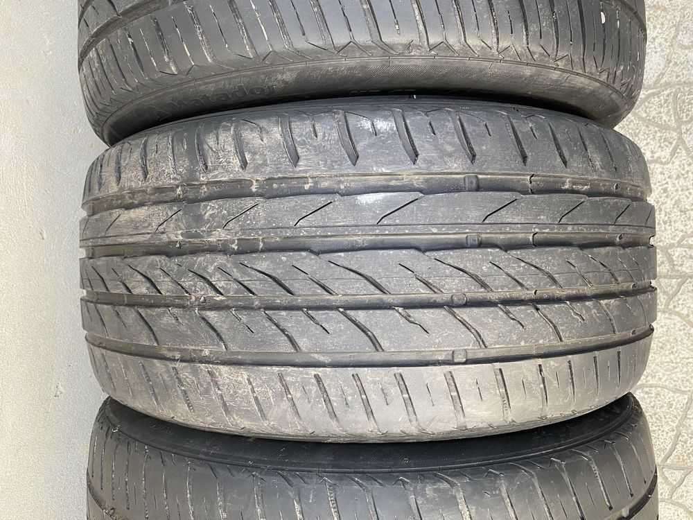 Продам літню гуму 245/40 R 18