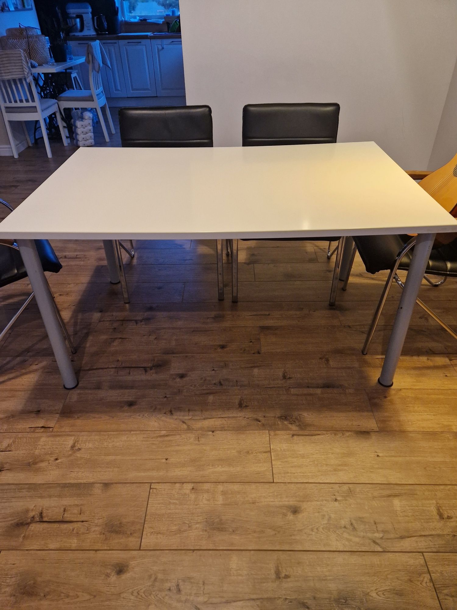 Biały duży stół Ikea