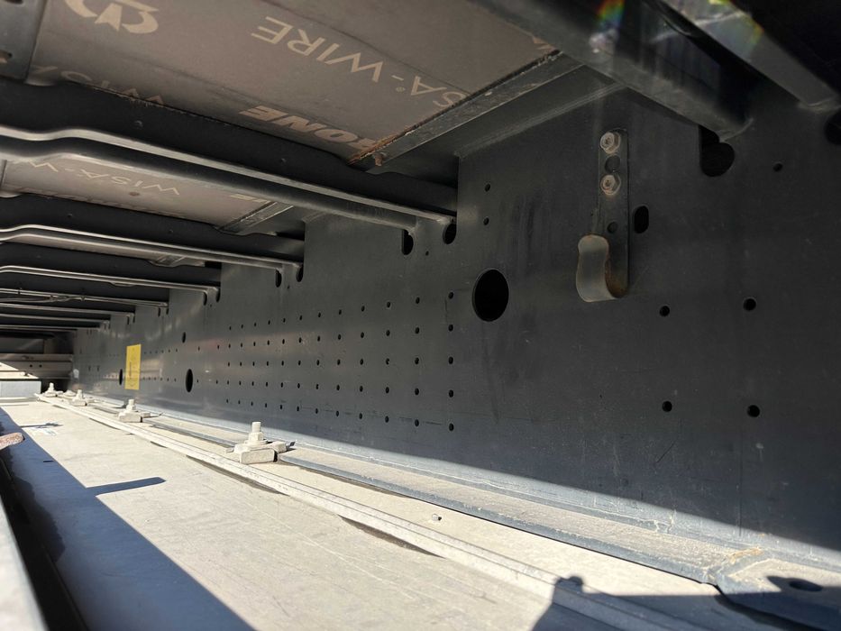 Naczepę firankę KRONE 2020.