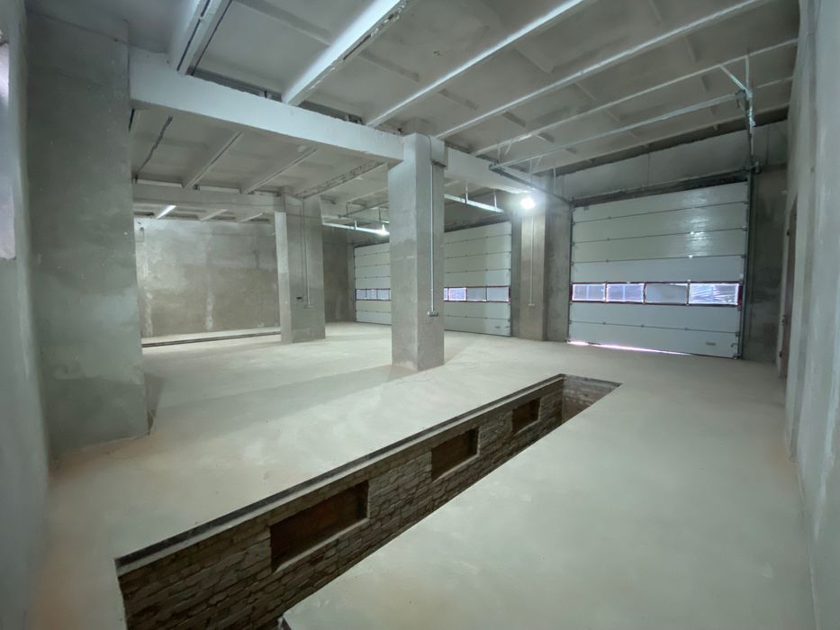 Автосервіс,станція обслуговування вантажних автомобілів