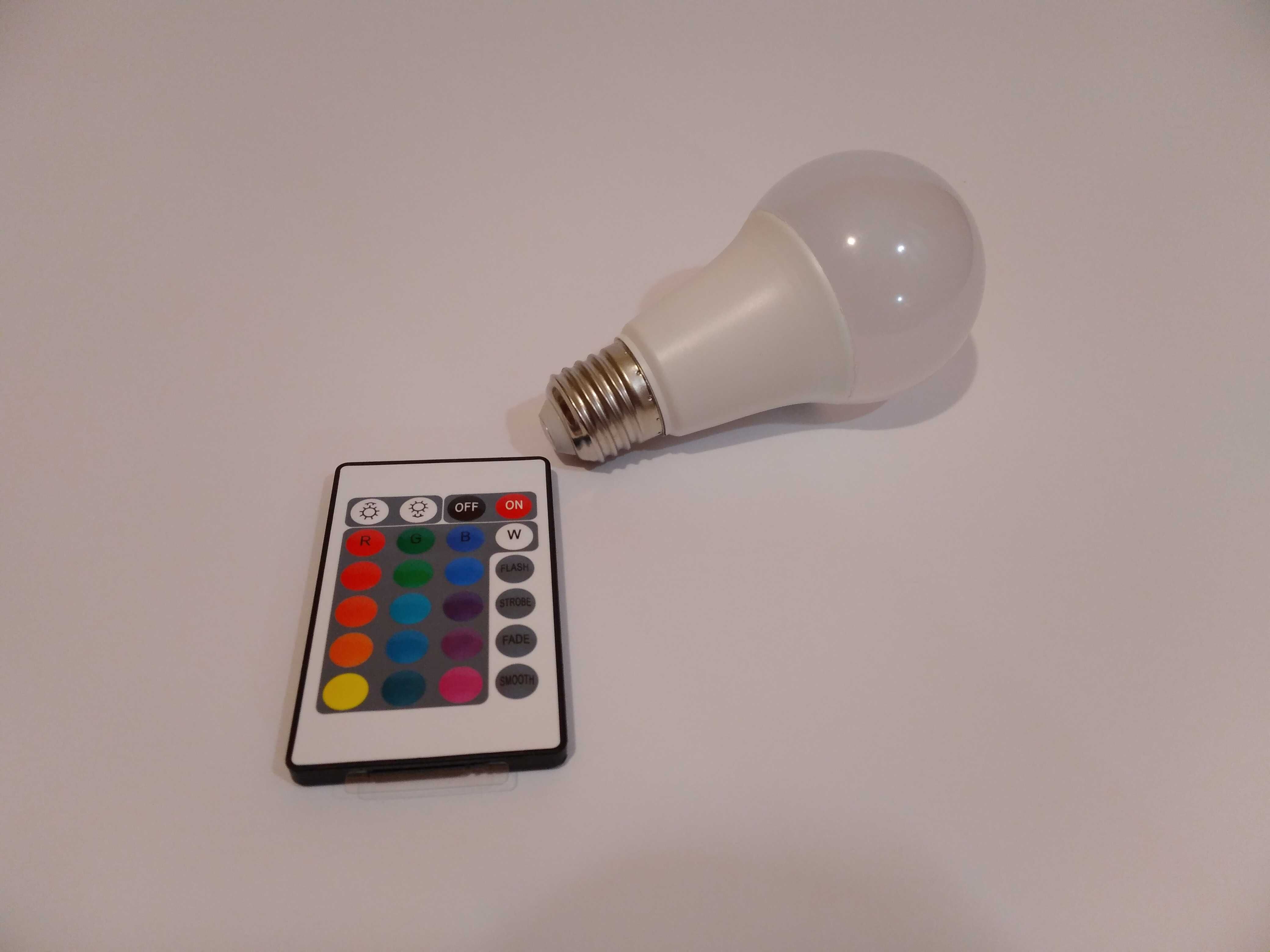 Світлодіодна LED RGB E27 лампа 16 кольорів з пультом