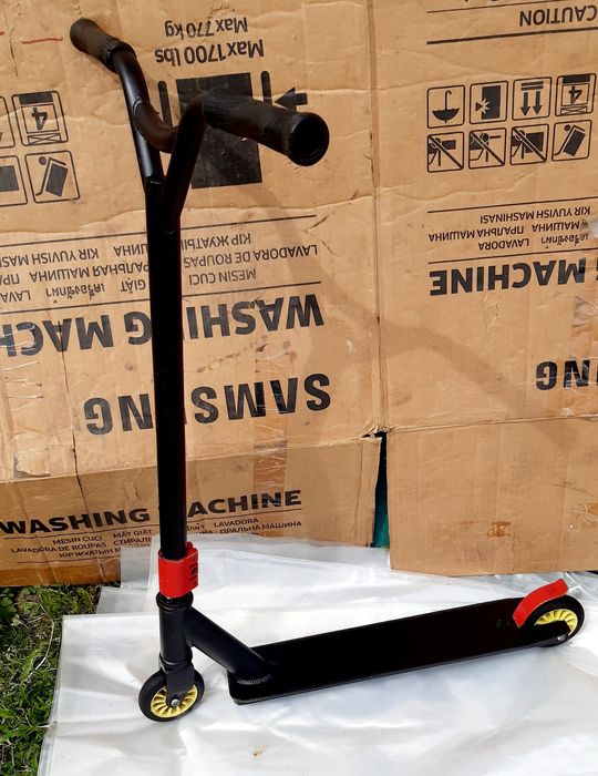 Трюковий самокат.